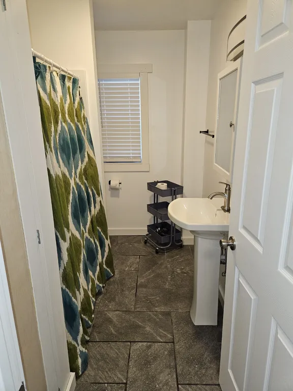 1ST FLOOR BATHROOM