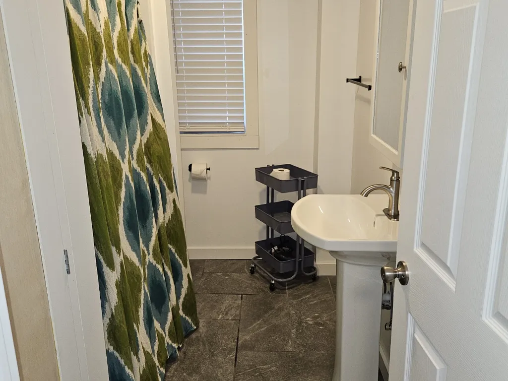 1ST FLOOR BATHROOM