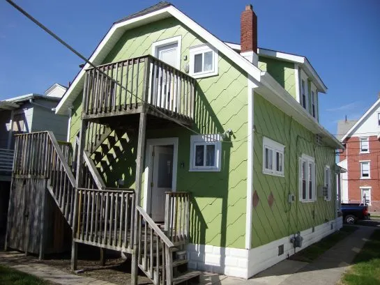REAR ENTRANCE TO 2ND FLOOR