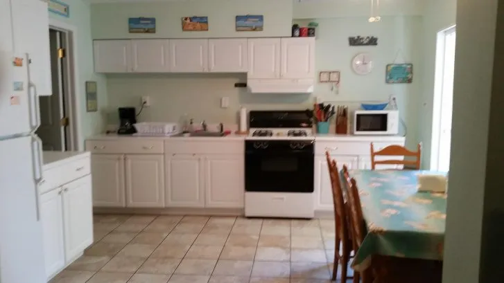 Eat-in Kitchen with full size appliances 