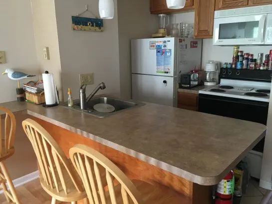 Full kitchen.