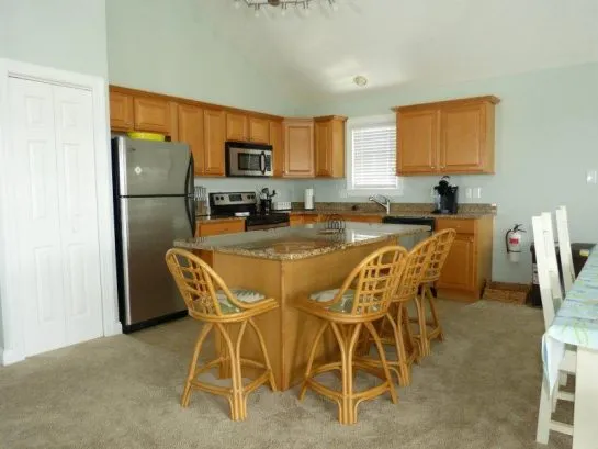 Kitchen Area - Island Seating (4)