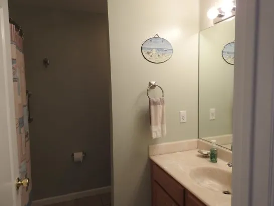Middle Bathroom