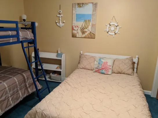 Middle Bedroom-Twin bunk and Full