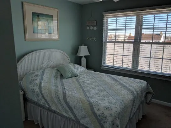 Bedroom with Queen Bed