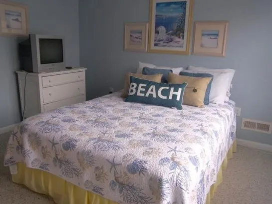 Lower Level Queen Bedroom
