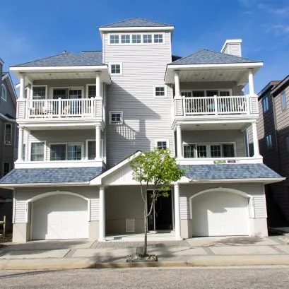 Front of house (this is not a duplex)