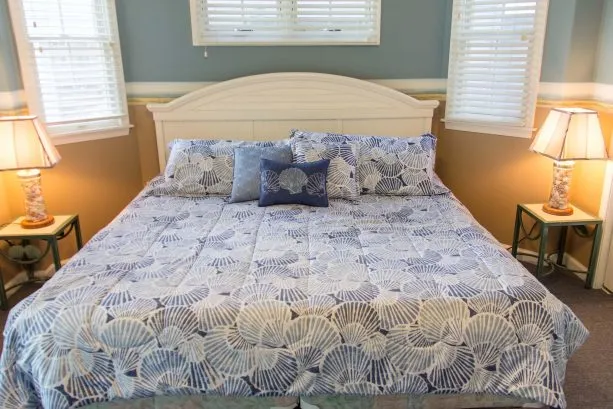 2nd floor king bedroom (prior to addition of 2 swivel chairs)