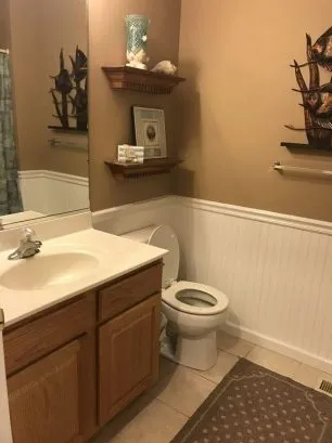 Main Bathroom with Tub &amp;amp; Shower