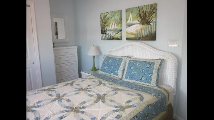 3rd bedroom - queen bed