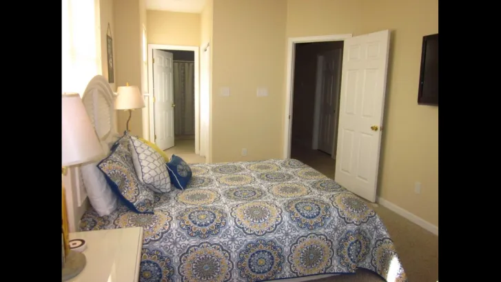 Master bedroom - king bed