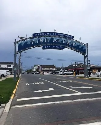 Entry to Fish Alley 