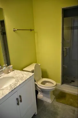 One of the Six Full bath