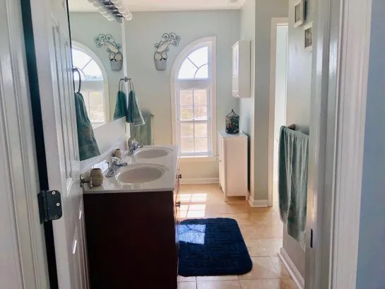 Third floor huge Jack-Jill (full bath #2) 