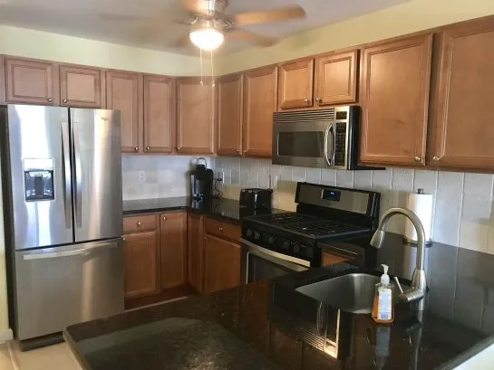 Well equipped kitchen with gas stove 