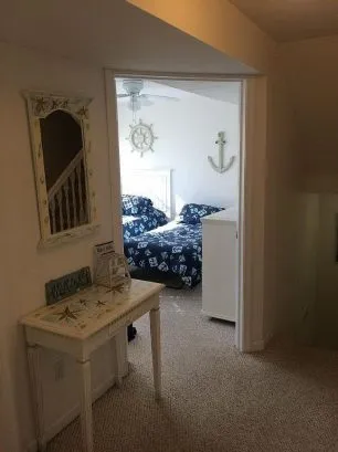 Twin bedroom on 2nd floor