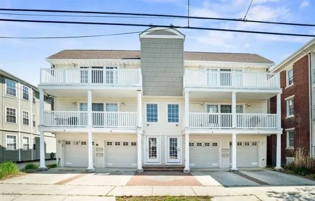 Welcome to 221 E Glenwood Ave