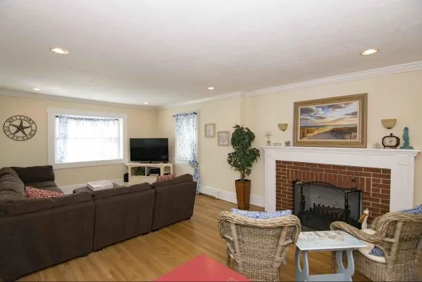 Spacious living room