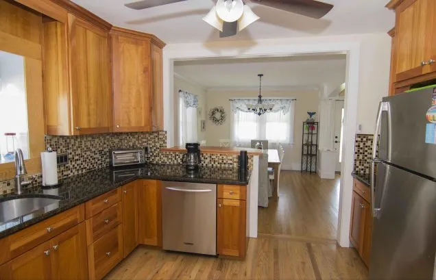 Open flow to the dining room