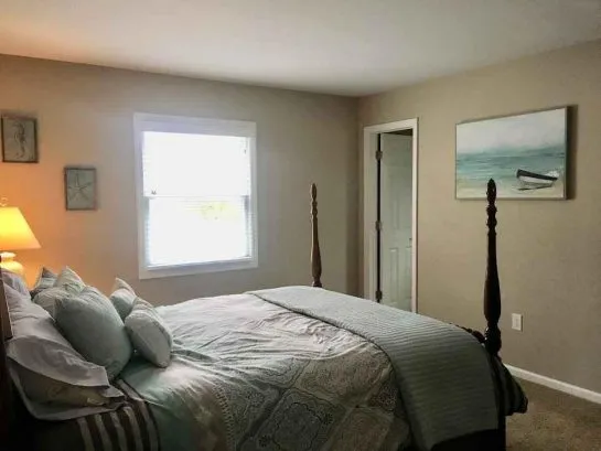 Unit 1 Master Bedroom - Queen Bed
