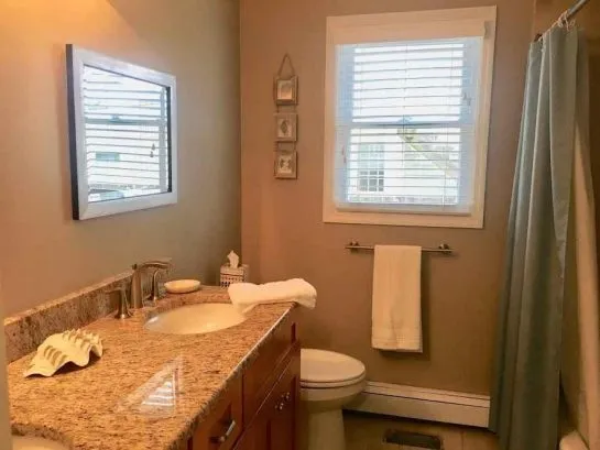 Unit 1 Main Bath