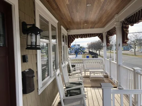Front Porch (Central)