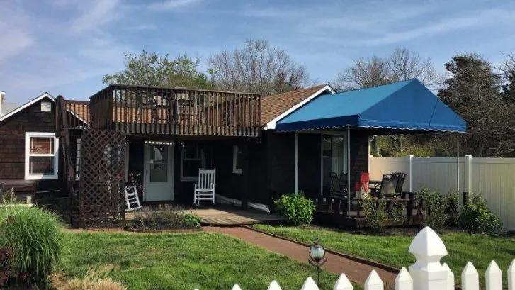 Coast to Coast Cottage * WATERFRONT * Dog Friendly *Maid Service