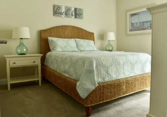 Hall Bedroom - Queen (Sleeps 2)