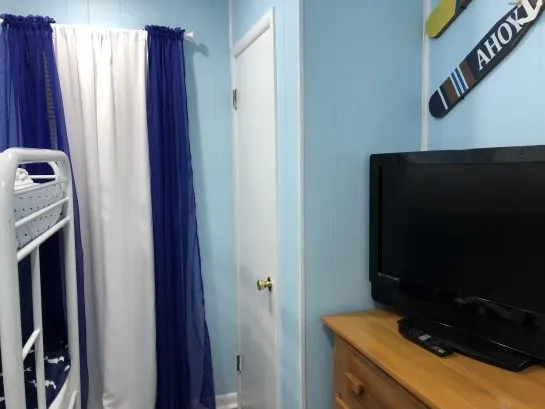 Bedroom 5 w/ bunk beds