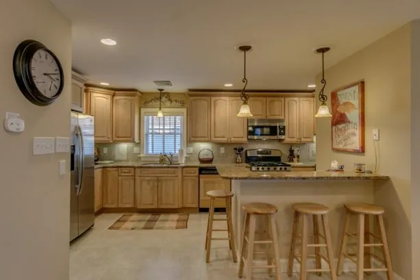 Kitchen with Breakfast Bar