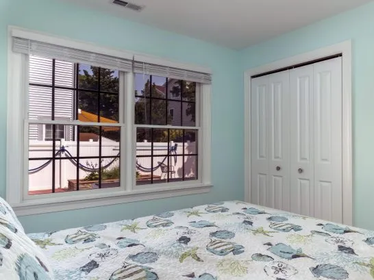 1st floor queen bedroom
