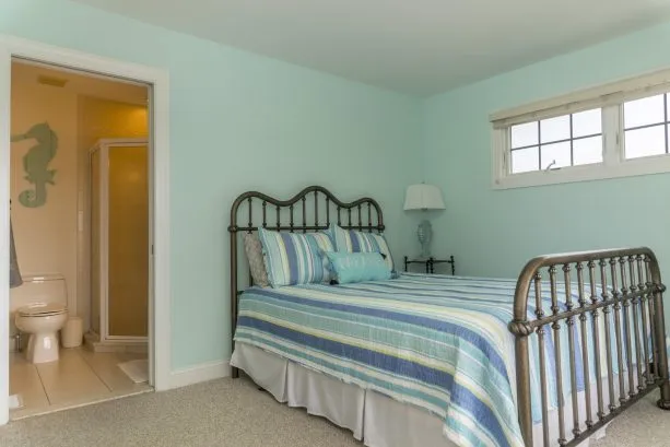 2nd floor queen bedroom with private on suite bathroom