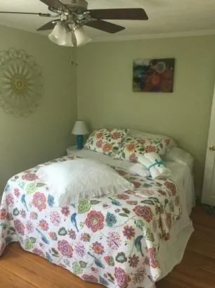 East Bed Room with Queen 