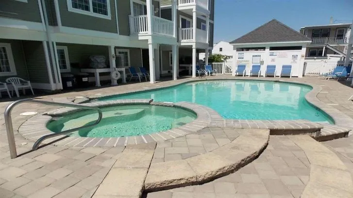Pool with Jacuzzi