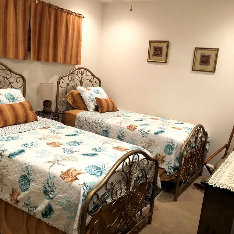 twin beds
