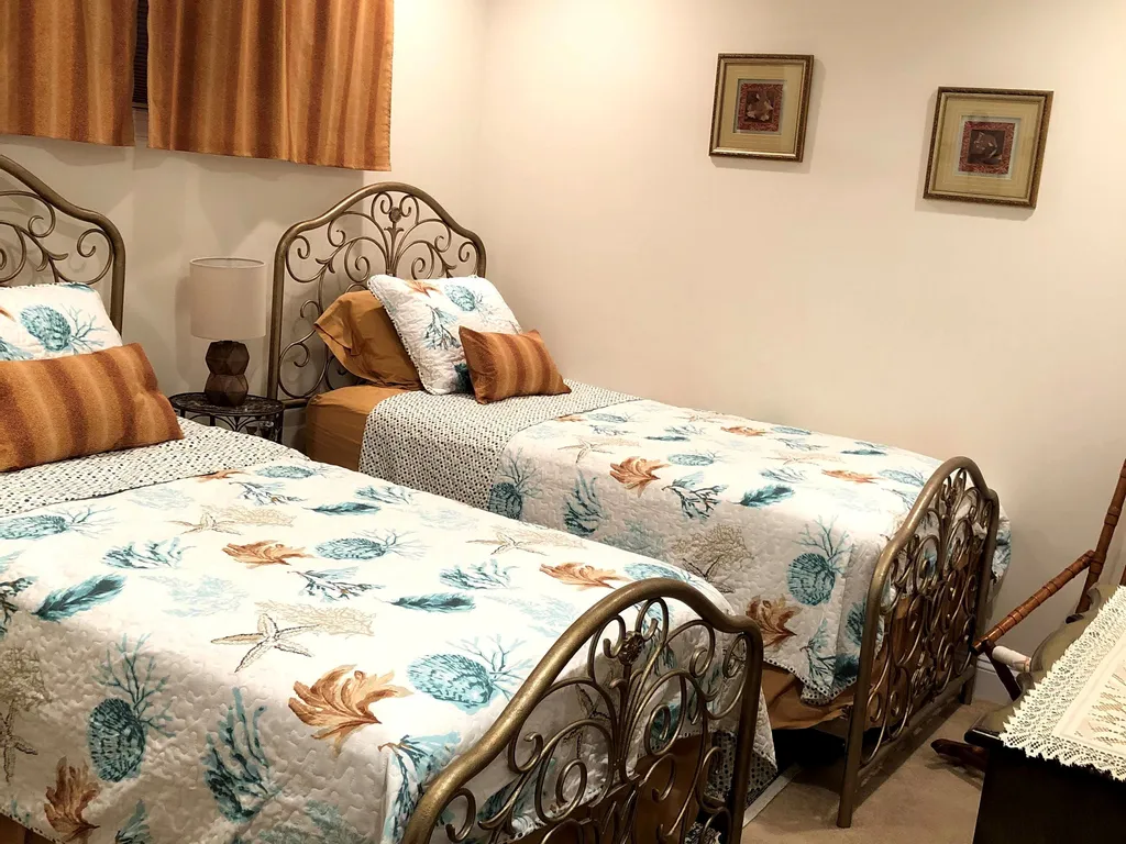 twin beds