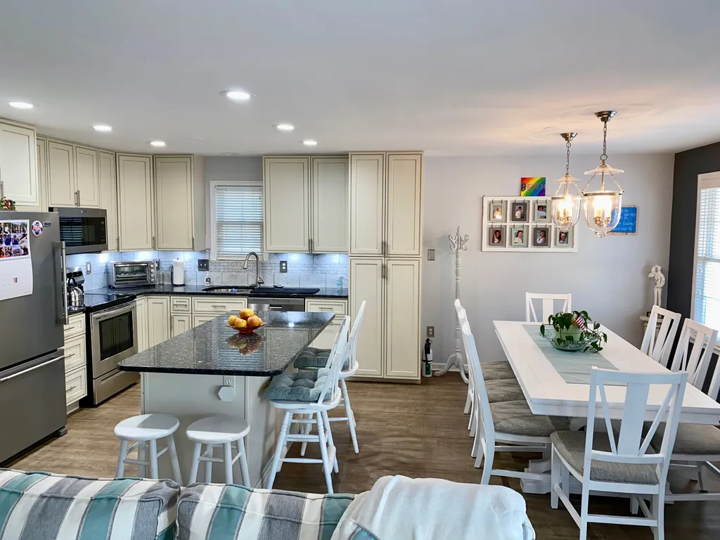 Kitchen &amp;amp; Dining Area