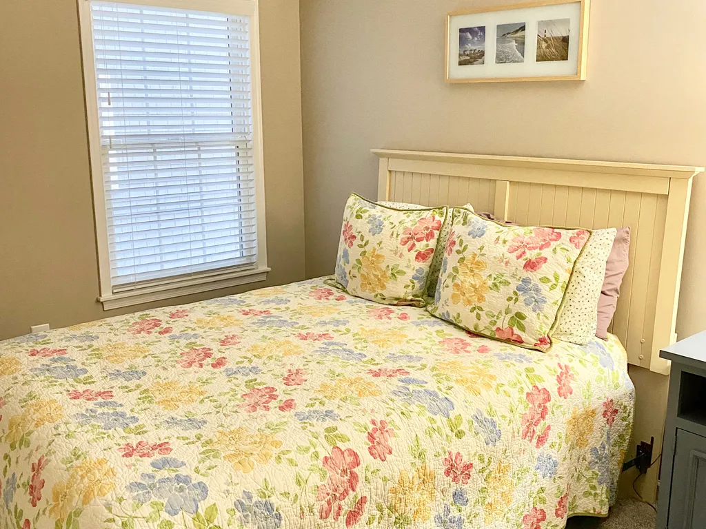 2nd Bedroom Queen