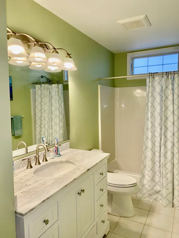 Main Bathroom #2
