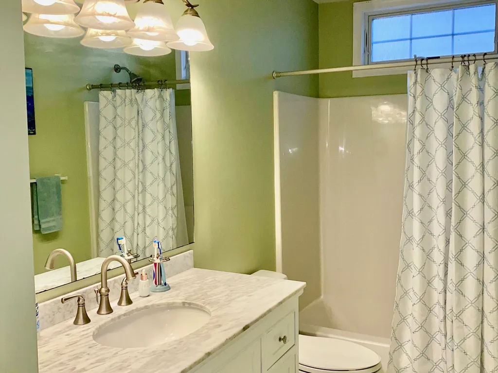 Main Bathroom #2