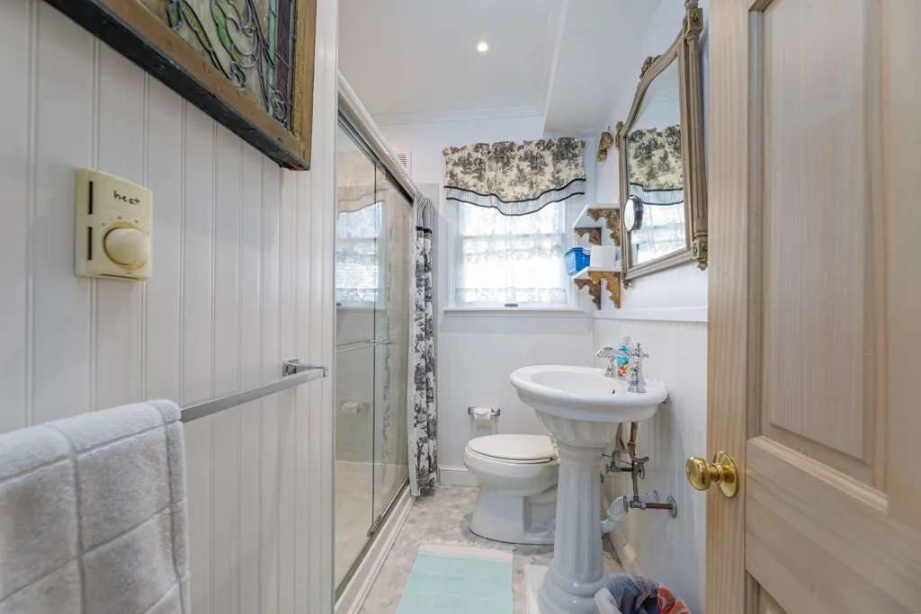 First floor full bath (hall)