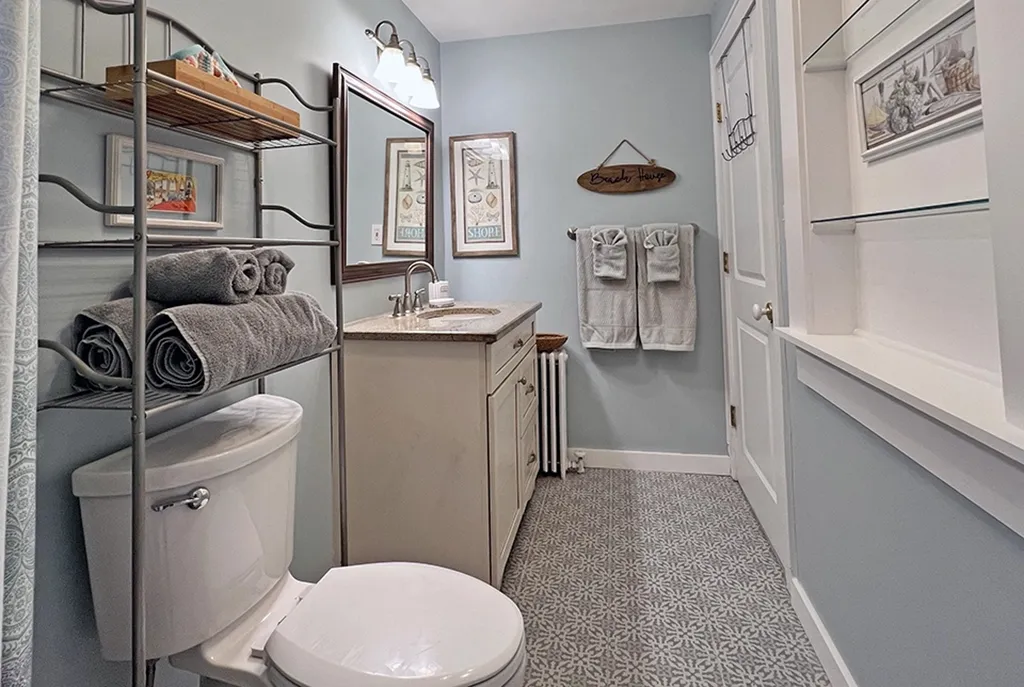 Immaculate, updated bathroom with towels included.