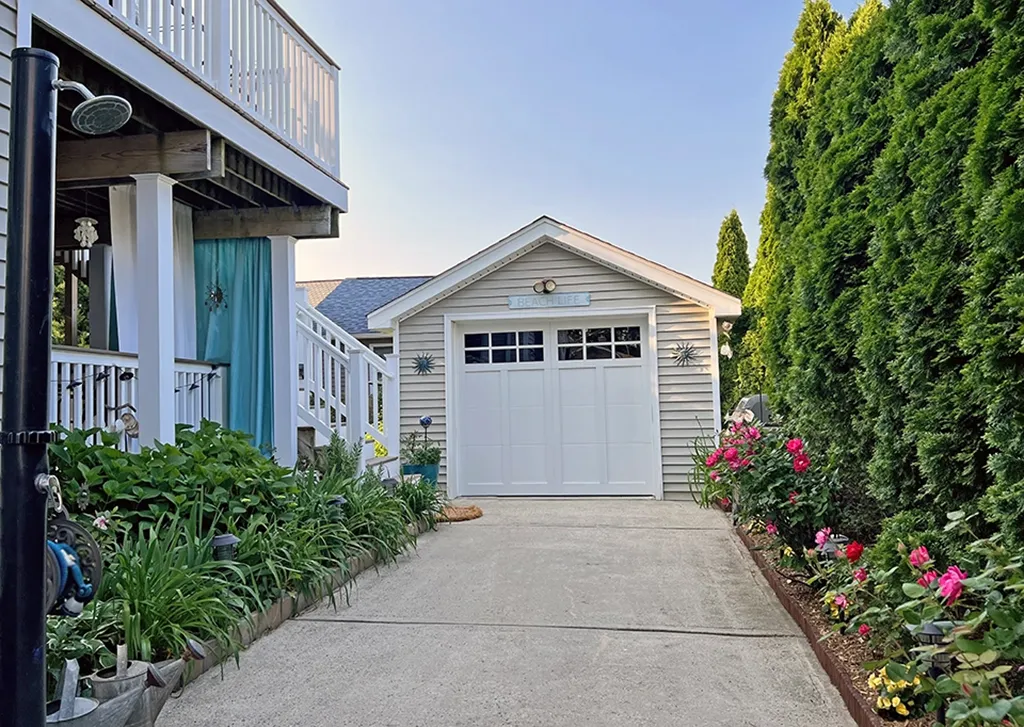 Note: Garage access is not included with the rental. 