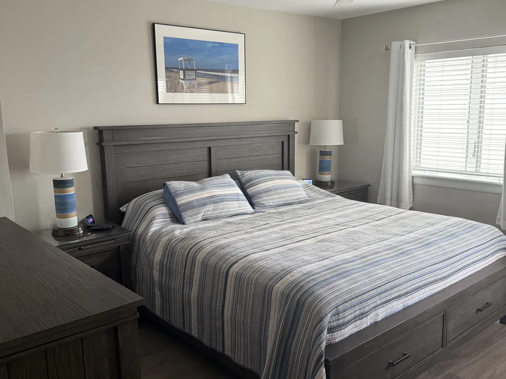 First Floor Master King, tv, ceiling fan