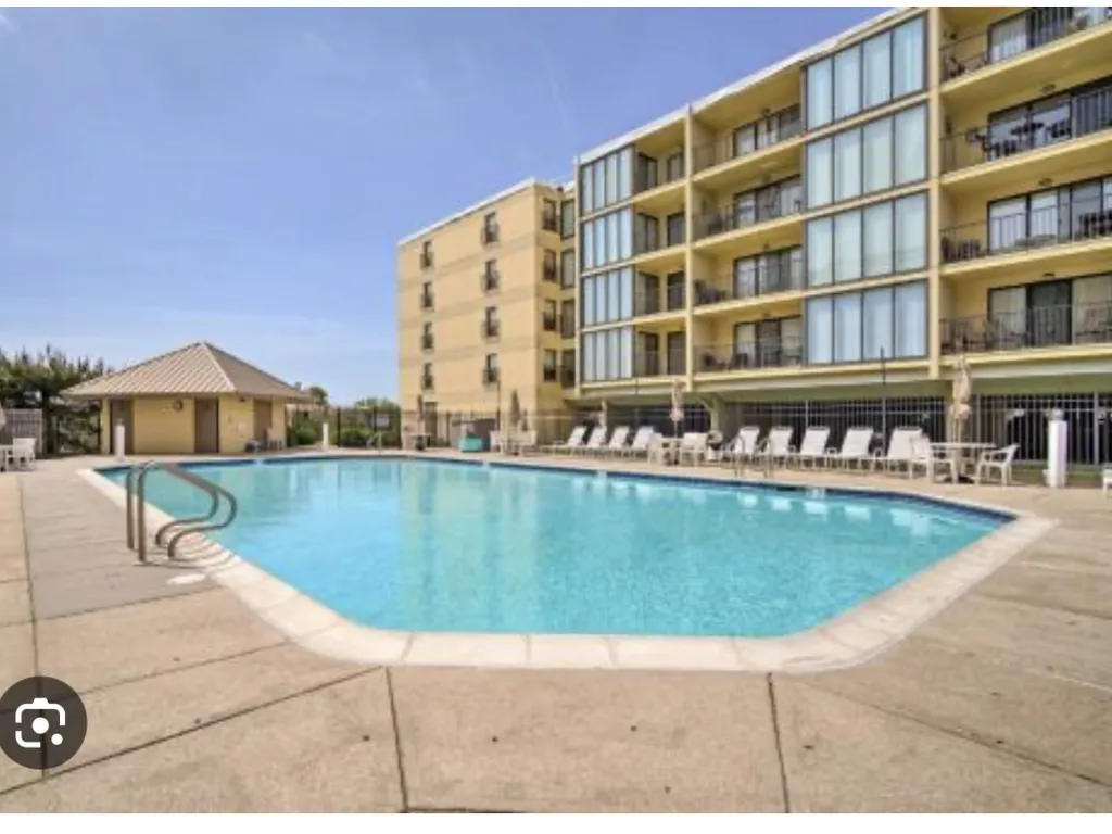 Heated pool