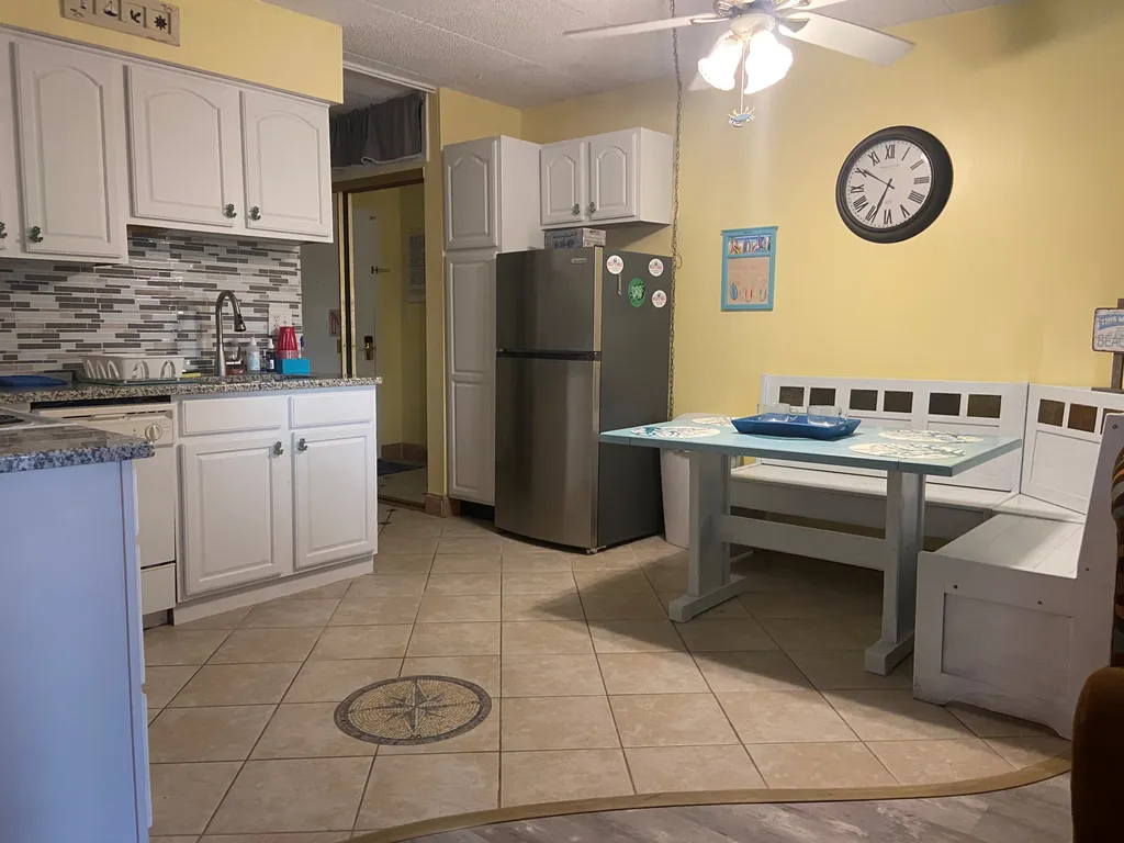 Kitchen/Dining area