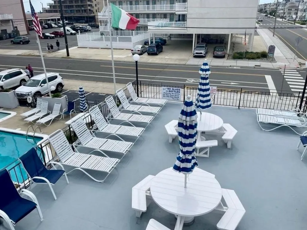 Upper deck with two grills