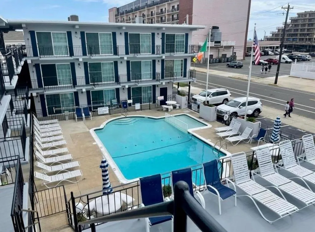 Heated pool w baby pool