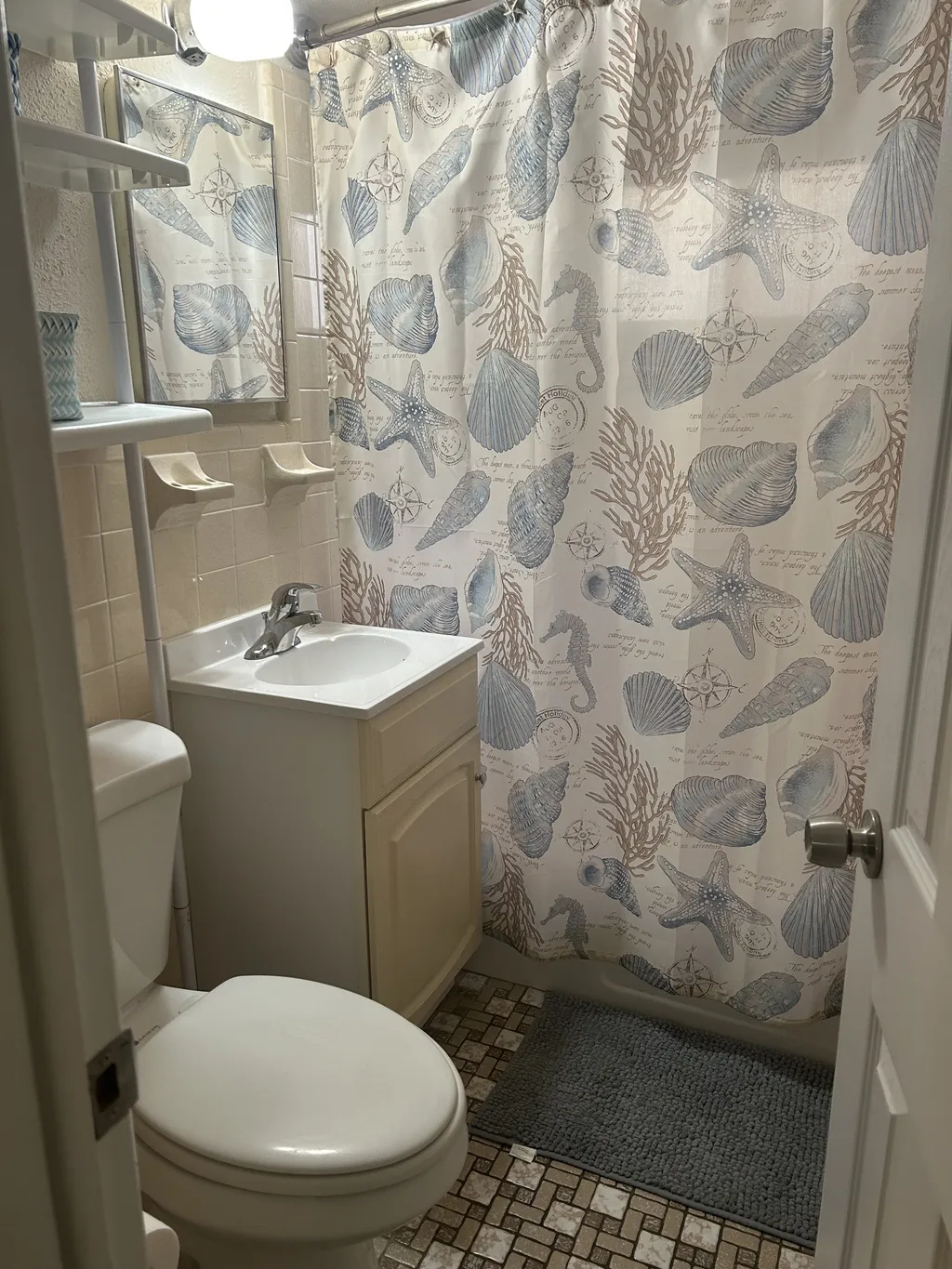 First bathroom full tub and removable hand held shower head