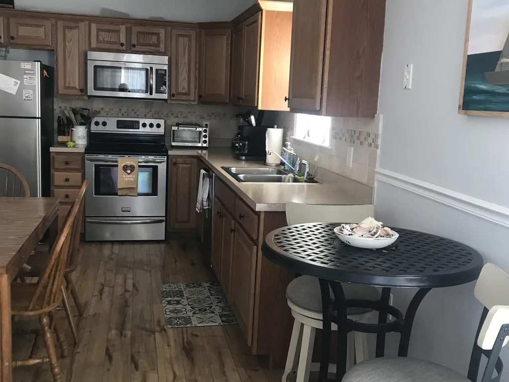 upstairs kitchen/2 fridges